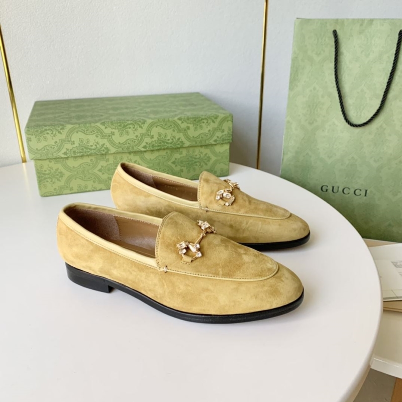 G*u*i flat shoes